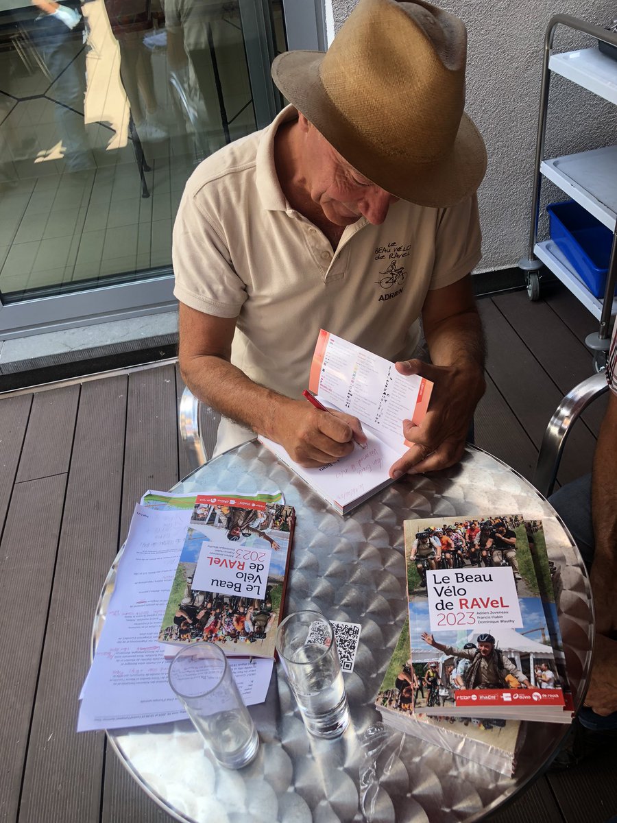 Le #beauveloderavel <a href="/RTBF/">RTBF</a> <a href="/vivacite/">VivaCité 📻</a> a 25 ans . La saison 2023 est lancée . Rendez-vous avec <a href="/AdrienJoveneau/">Adrien Joveneau</a> le 8 juillet à Couvin #mobilitédouce #vélo #sportpourtous