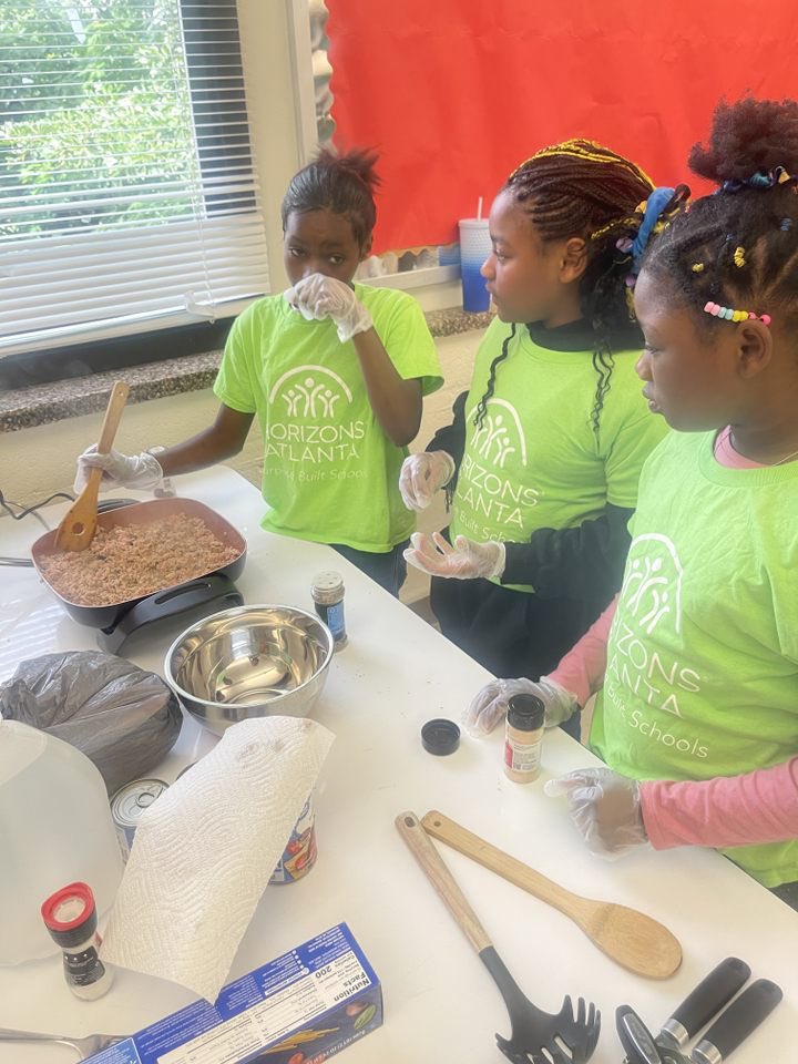 HorizonsAtlPBS's tweet photo. Get ready for a Fun Friday filled with delicious food and math skills! 🍝 This week's budget-friendly meal is the mouthwatering Skillet Spaghetti! 🌟 #FunFriday #CookingAndMath #SkilletSpaghettiDelight #PBSAintheWILD https://t.co/RFS3ZFbHR0