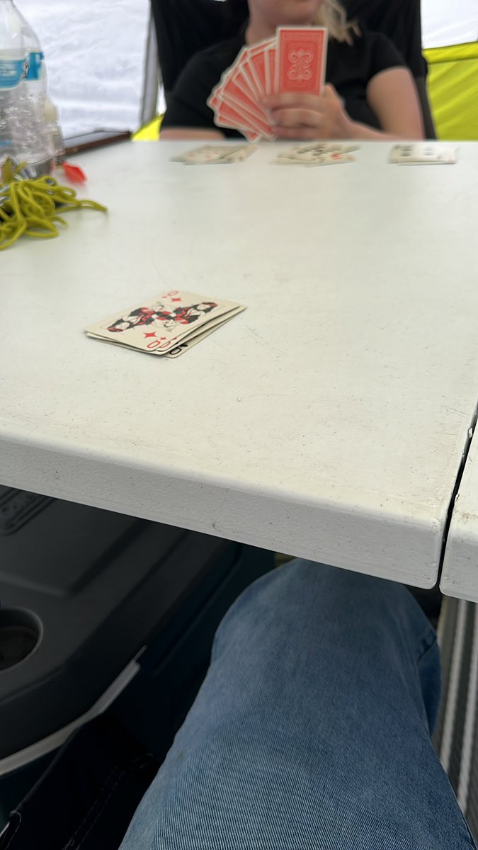 MTG rose-emoji tweet media