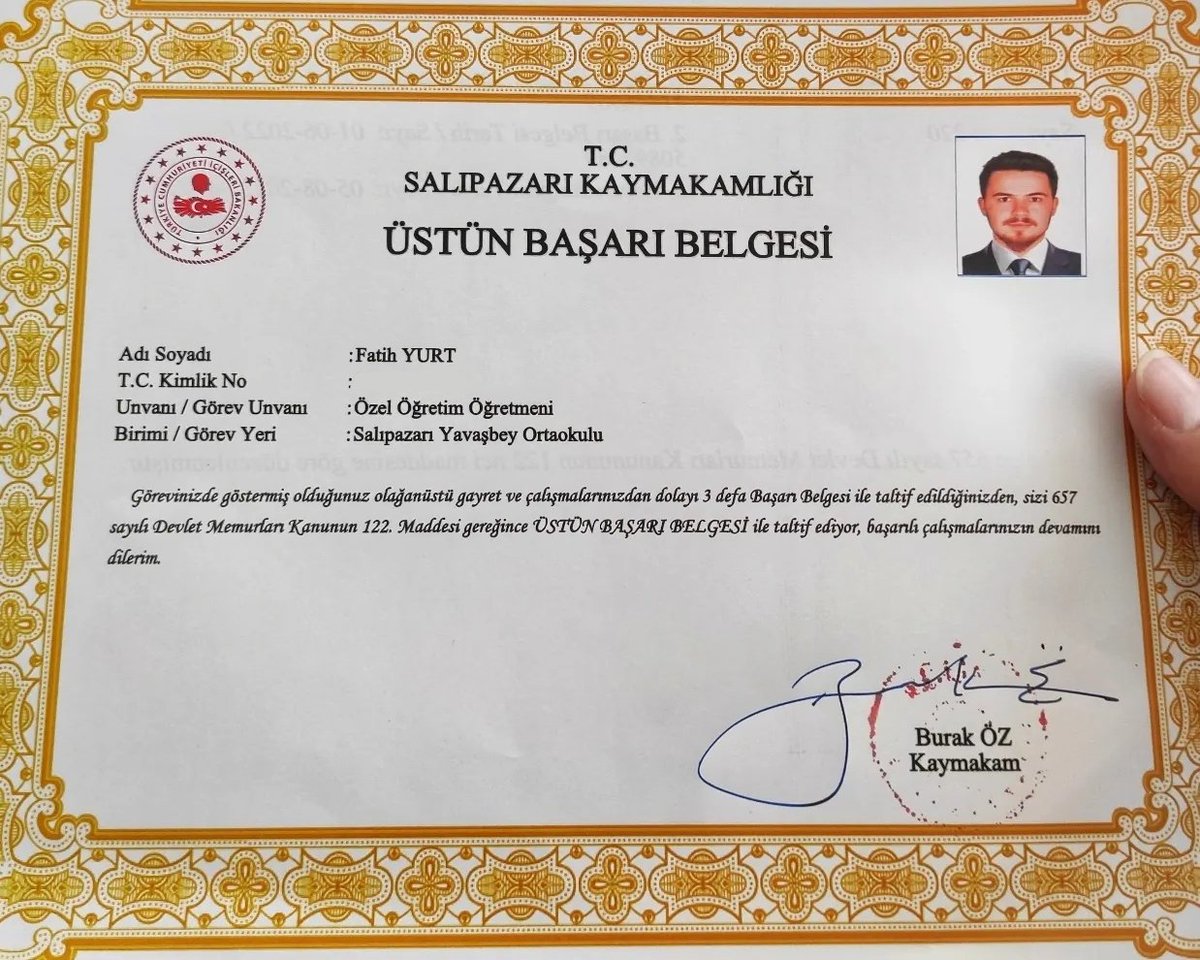 FatihYurt55's tweet photo. Ben de bugün karnemi aldım 🥳 https://t.co/3BvMoBzaXW
