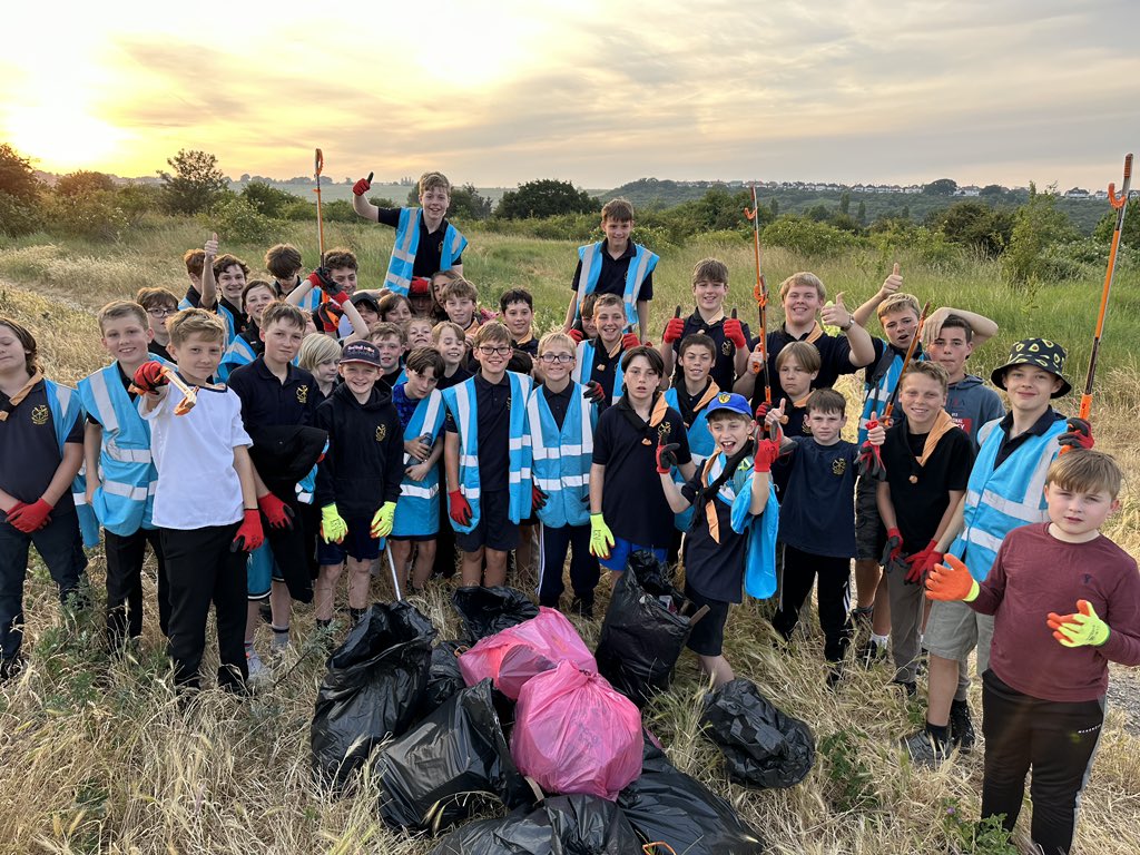 3rdChalkwellBay's tweet photo. The #SeaScouts have been out helping tidy up our town tonight, doing a litter sweep on #TwoTreeIsland. Between them they collected 26 bags of rubbish, totalling 70kg! Not bad for one evening. 

#Scouts #Community #SkillsForLife #LeighOnSea #SouthendOnSea #Environment https://t.co/2ho9UlJB2Q