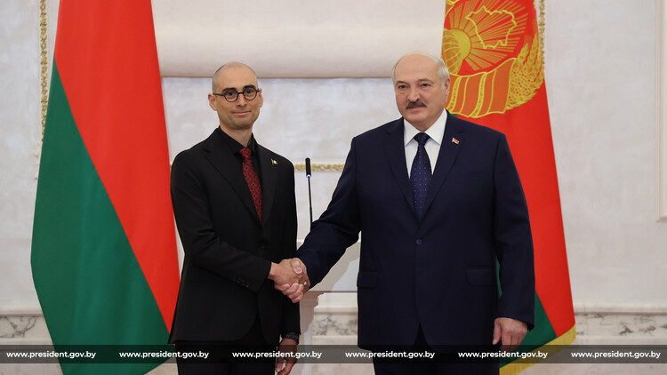 Entregué al presidente Lukashenko las cartas credenciales que me acreditan como embajador de 🇲🇽 en 🇧🇾. Es un honor representar a mi país.