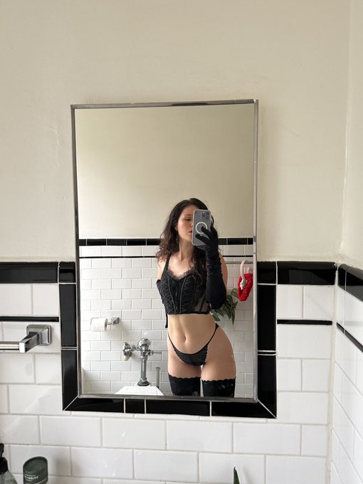 ¿did you know that humans have been creating and using some form of mirror for approximately 8,000 years