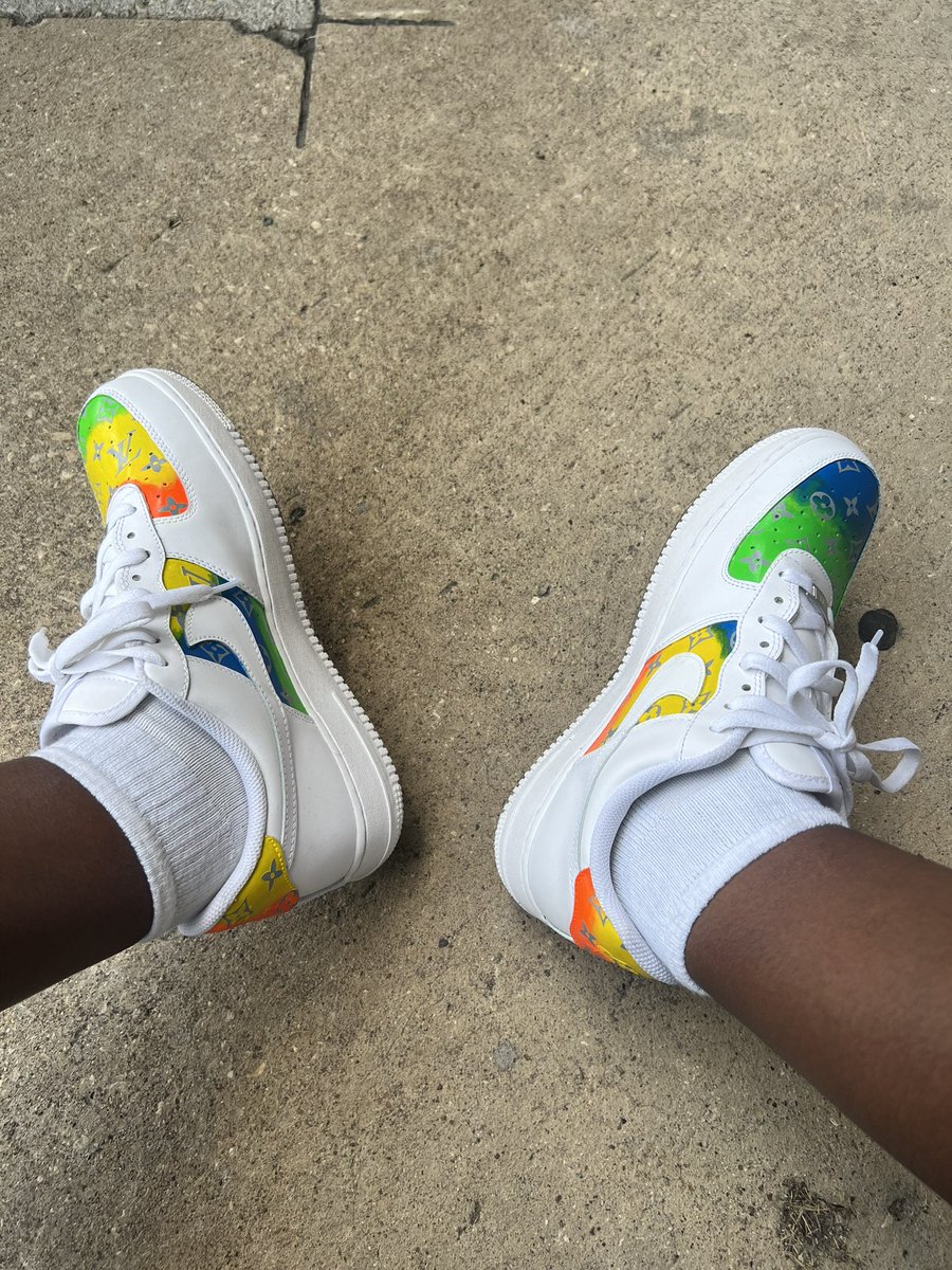 iamshizzy27's tweet image. My sneak game 🔥 #CustomLV #AirForces