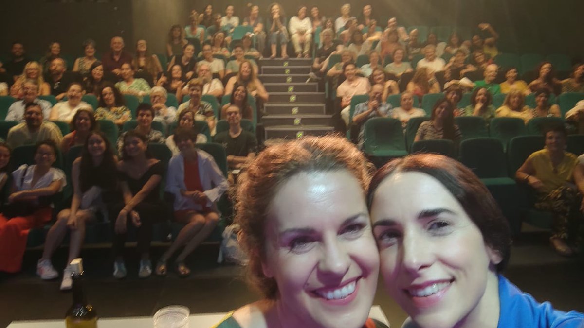 Nuestro Público 💖 en <a href="/TeatrosLuchana/">Teatros Luchana</a> 
#victoriavieneacenar #teatrofeminista #claracampoamor #victoriakent