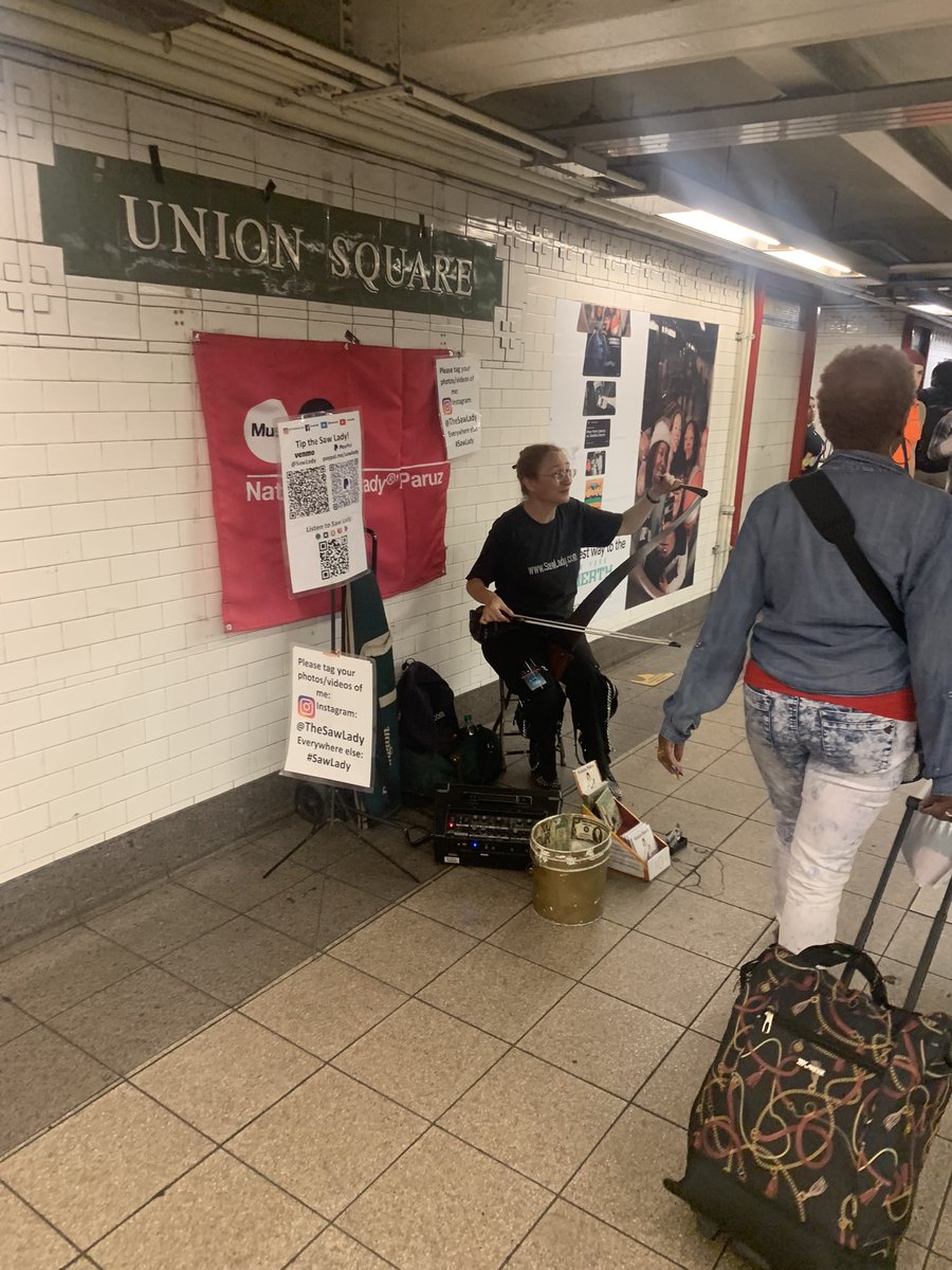 chaptzem's tweet photo. Subway performers. https://t.co/Ny7zxMzy0t