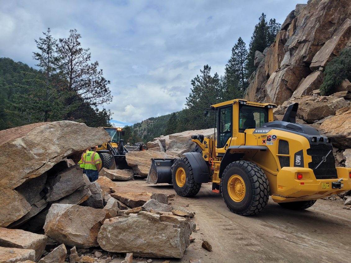 #CDOT #News: Emergency closure of CO 7 for rockslide cleanup expected to extend at least through Tuesday, June 20. Crews will be working throughout to ensure road is safe #CO7.

📰codot.gov/news/2023/june…

#KnowBeforeYouGo #SlowfortheConeZone