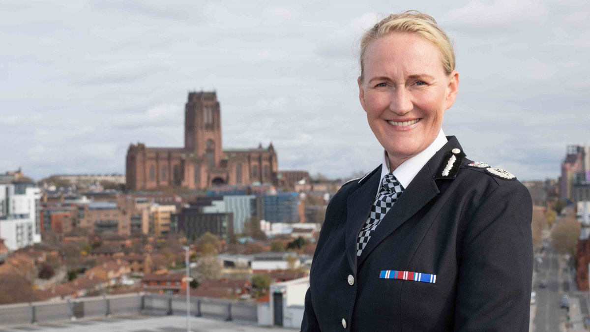 Our @MerpolChiefCon Serena Kennedy has been awarded the King's Police Medal in the #KingsHonours. She said: 'I see this award as being as much about the achievements of the officers and staff as it is about me.'
Read more about her reaction : orlo.uk/Are74
#BDHonours23