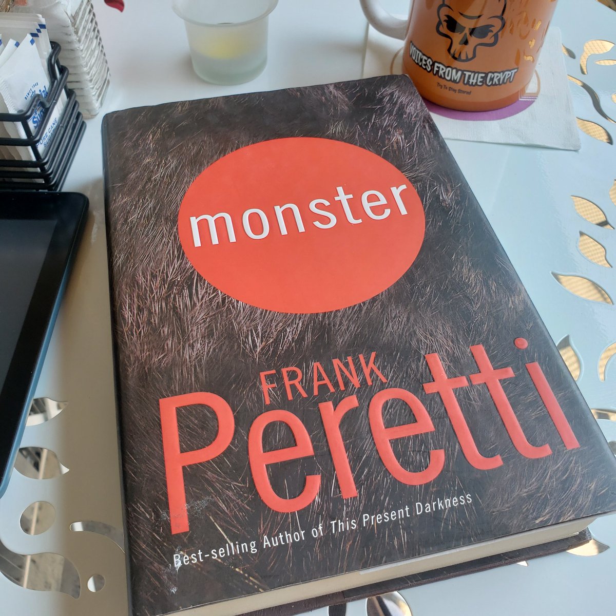 Some weekend reading. 📚 I've always enjoyed stories about Bigfoot. 👹
#weekendreading #bigfoot #frankperetti #monster