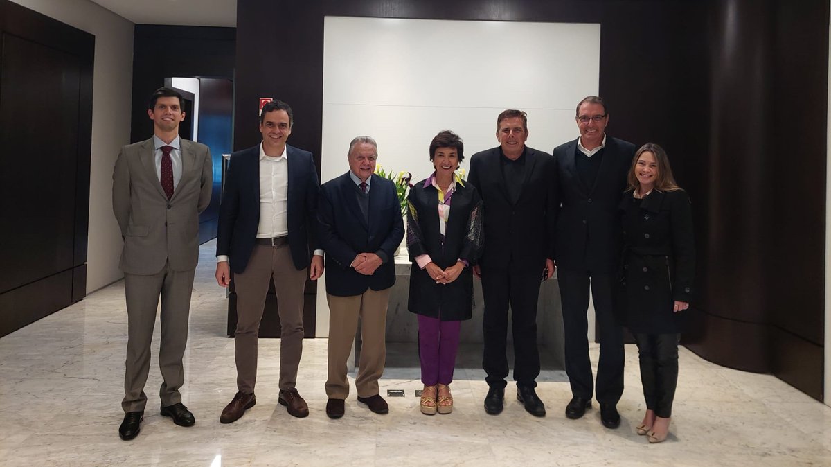 agricultura_pt's tweet photo. Na #COSAG, a Ministra @MariaCeuAntunes reuniu com dirigentes da Conselho de Agronegócio da FIESP - Federação das Indústrias do Estado de #SãoPaulo. Um encontro que permitiu uma reflexão sobre as relações, do setor agroalimentar, entre o #Brasil, #Portugal e a #UniãoEuropeia. https://t.co/JVGbBV63qT