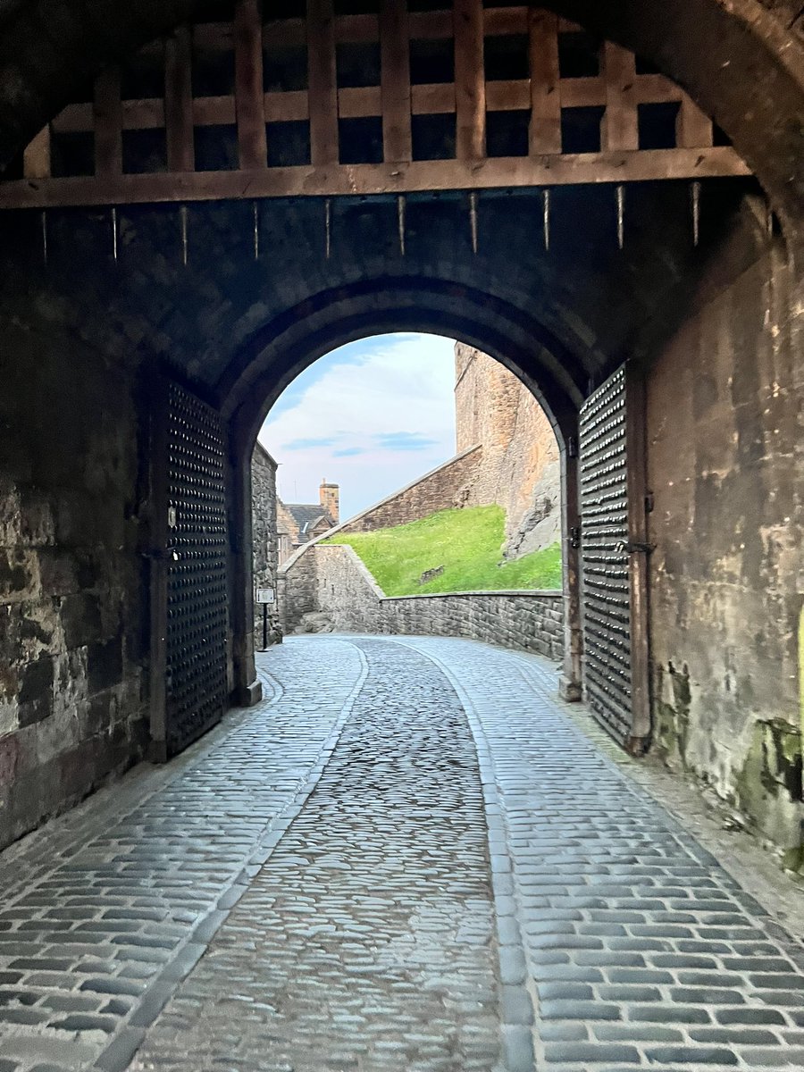 gabbyheffernan's tweet image. Wonderful closing party at #AIMConference2023, with access to @edinburghcastle after hours and the most incredible sunset views over #Edinburgh 😍