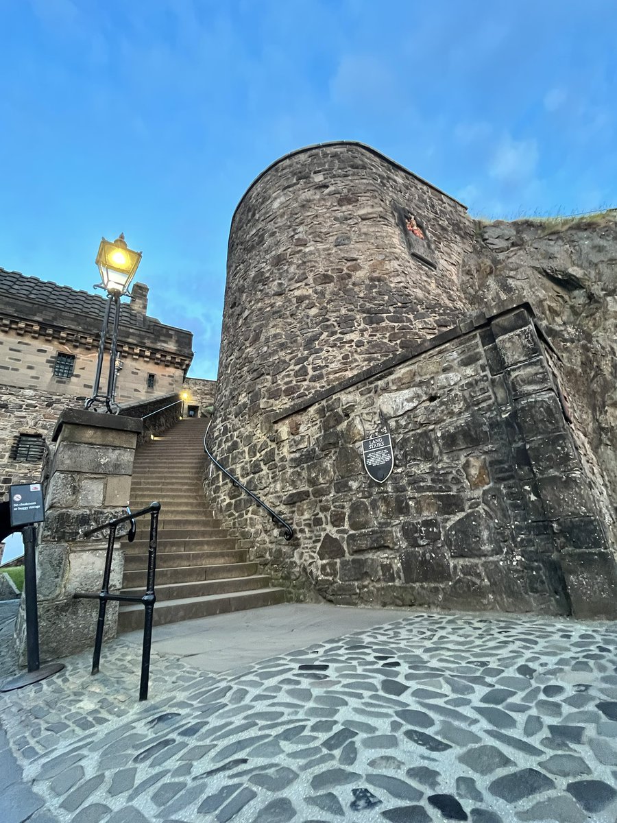 gabbyheffernan's tweet image. Wonderful closing party at #AIMConference2023, with access to @edinburghcastle after hours and the most incredible sunset views over #Edinburgh 😍