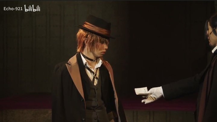 wanna hug my Chuuya  
why stageplay canibalisme put this scene :(