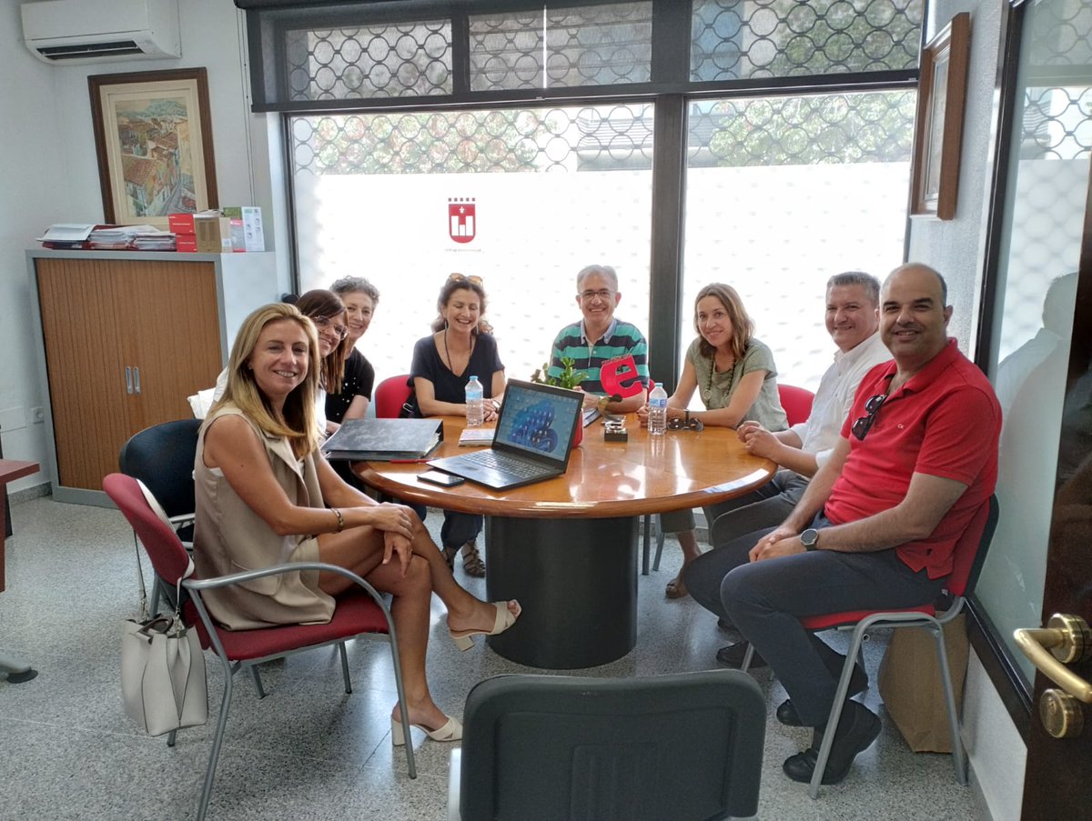 Lorena_Struch's tweet photo. Una vez más, quiero resaltar la suerte que tenemos en las #AAPP por poder compartir conocimiento  y aprender juntos, a diferencia de la competencia que se vive en las organizaciones privadas.

🏅 Gracias @Aniceto_PS, gran anfitrión del @ayto_elda con el equipo de la @Avtpal https://t.co/8yT9VKVK9L