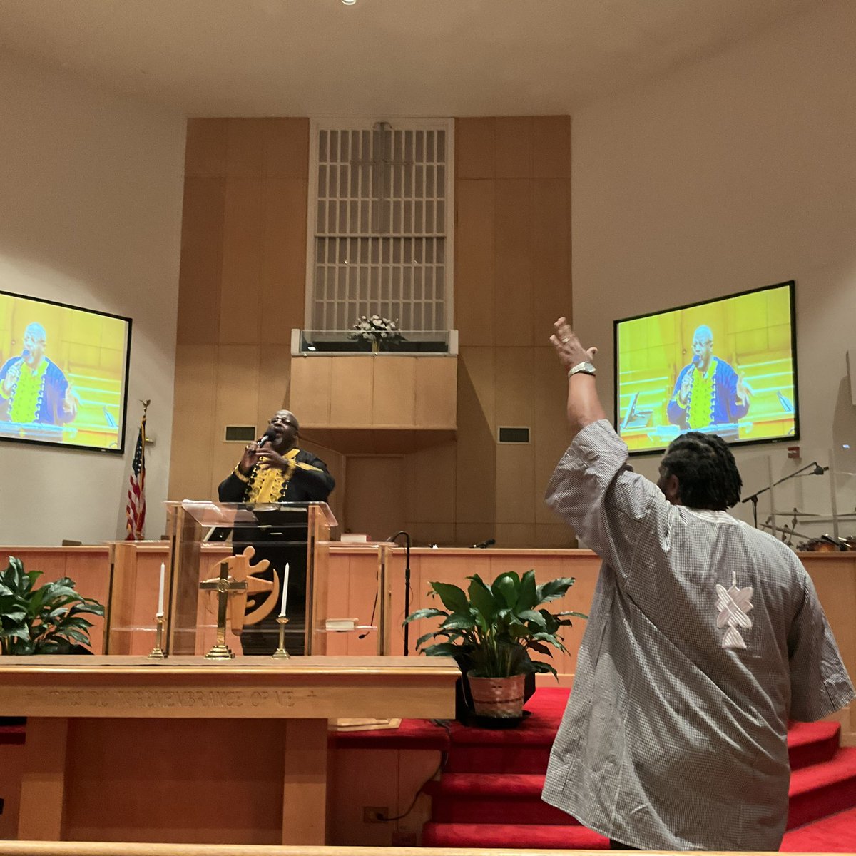 vernoncwalton's tweet image. Honored to share with my LB and lifelong friend @pastorsmall &amp;amp; the @newcalvarynorfolkva. Inspired by a great time of worship. If you are in the area be sure to check out the Black Expo and the final night of revival.
#juneteenthedition #gammamade