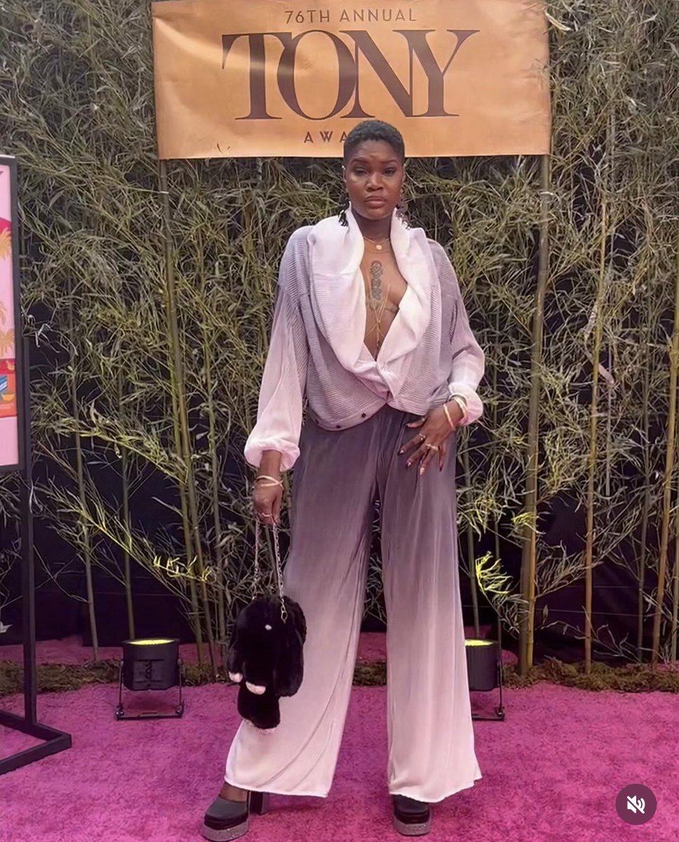 We love this look! Pop over to @delta_major (ahem...SECOND nom as an associate costume designer on bway. nbd!) &amp; check out her latest - we love this upside down shirt &amp; purse from the 99cents store! ⭐️ <a href="/shopakira/">AKIRA</a> <a href="/cindy/">Cindy</a>.j_x @azaleawangofficial