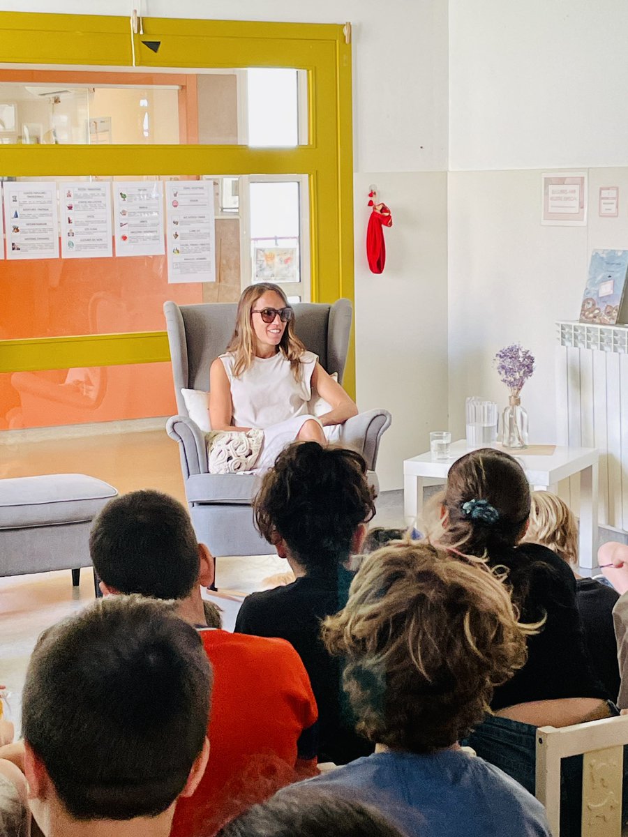 La necessitat d’anar més enllà de la cantània d’aquest 2023: Les portes del món fa que convidem a la <a href="/mariapetitv/">Maria Petit</a> a l’escola. Una magnífica conversa amb els infants de 5è. Superació, reptes, canvis, empatia…<a href="/escolacamins/">Escola Camins</a> #tram4 #mésenllà