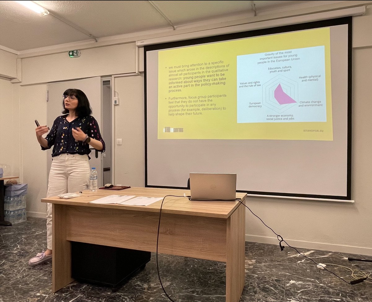 eupolsur's tweet photo. In the first part, @gotinakos, @efteperoglou, @chadji2, and Georgia Panagiotidou presented work on EU politicisation, EU issue voting, elections during the pandemic, and young cohorts' attitudes towards the EU. https://t.co/MmjY1TPMau
