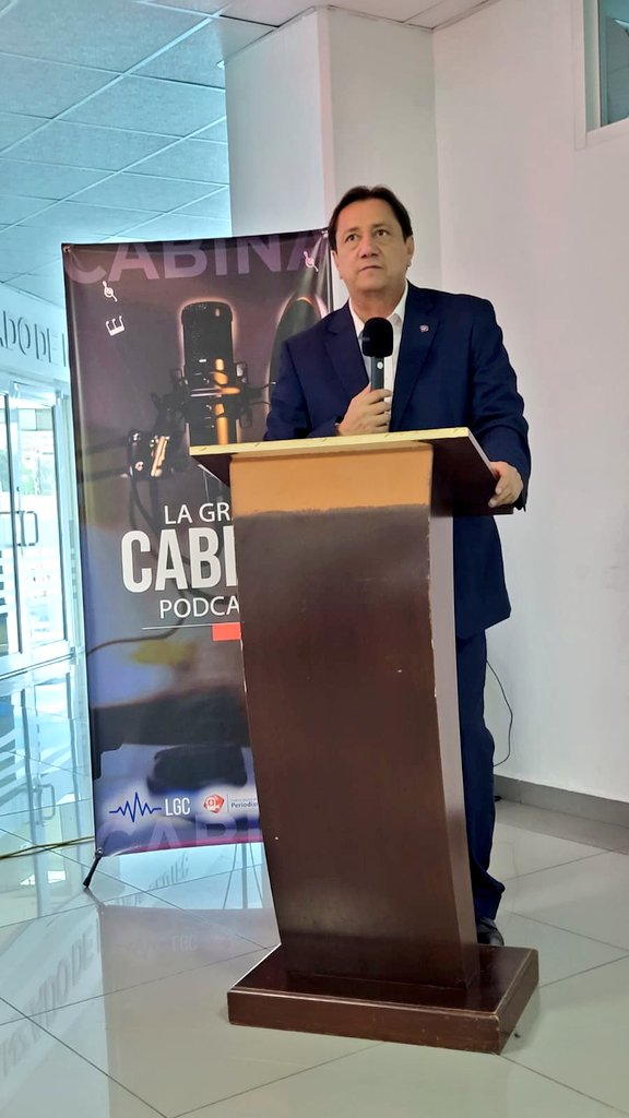 Aldoro's tweet photo. Hoy presentamos la primera plataforma de #podcast informativo del país. Felicidades jóvenes de las asignaturas Géneros Radiofónicos y Relaciones Públicas, a la lic @JessicaPavon por su dirección. Gracias por su acompañamiento amigos de los medios, #CPH y autoridades académicas. https://t.co/TRxBgdqDDY