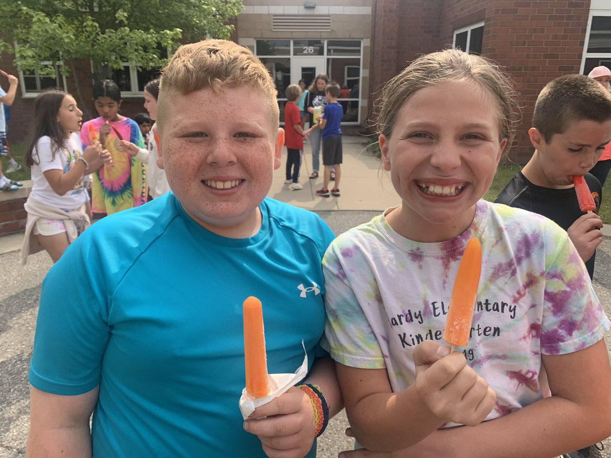 missmacsecond's tweet image. Happy Last Day of 4th Grade! Enjoy your summer!