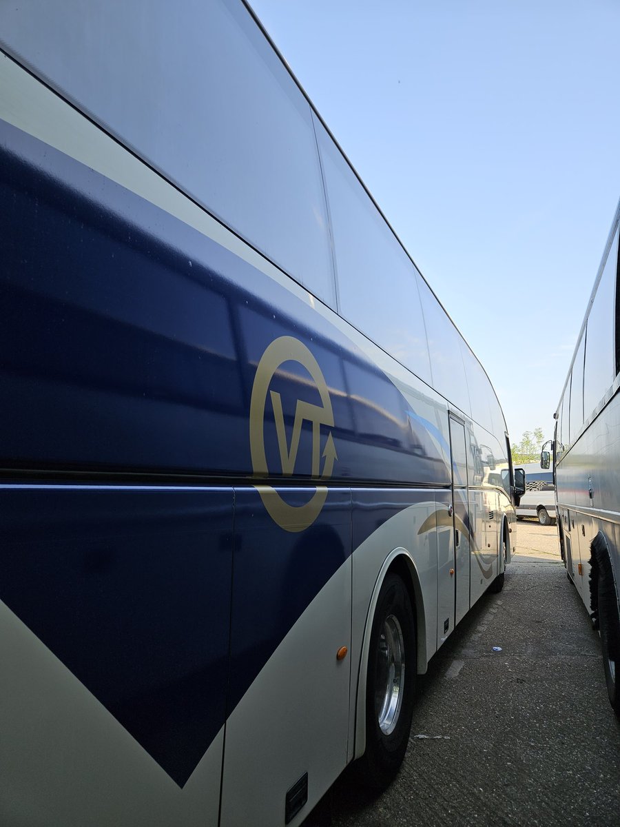 Vale's newest addition, Volvo B9R / Sunsundegui Sideral RJZ 2661/BX11 DGF is seen at their depot in Aylesbury. A younger sister to Sideral CE02 YRX and a welcome new addition to the fleet. We hope to see it out and about sometime!

📸: <a href="/edwardbdart/">Edward</a> 
^Ed