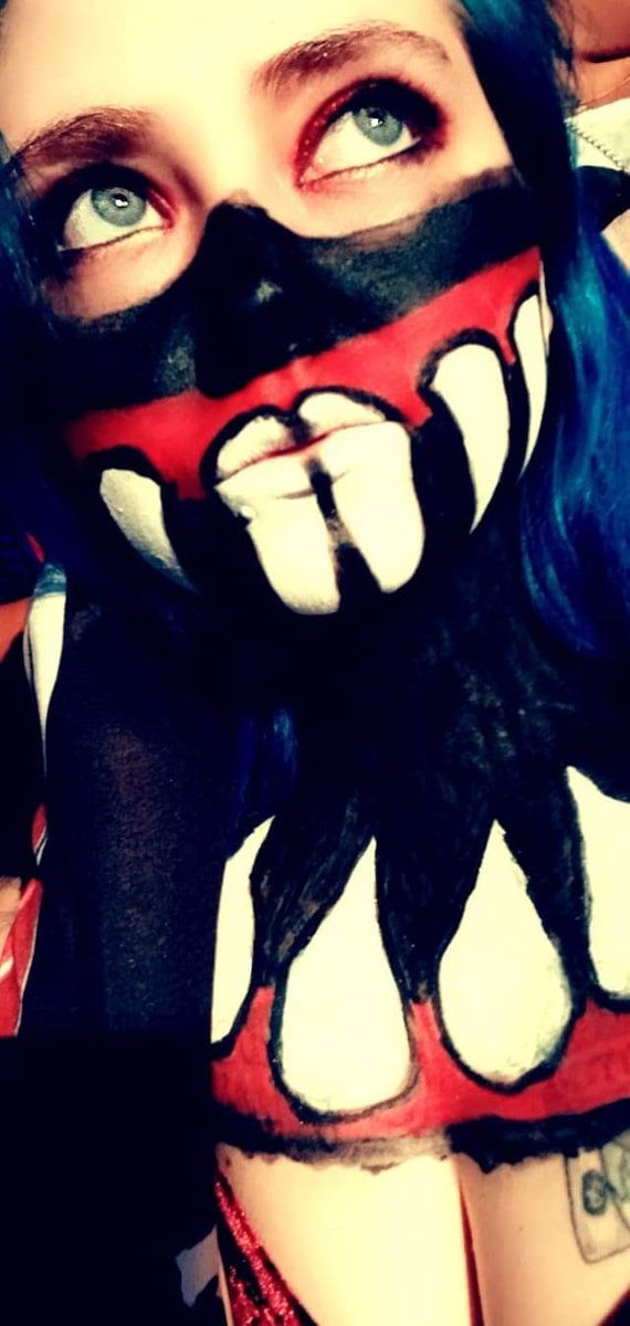 lochneasa23's tweet photo. Throwback to Extreme Rules 2021 when I was painted up for @FinnBalor match against @WWERomanReigns
#FinnBalor #wwe #demonpaint #facepaint #demonking #MITB #finnart @FinnBalor https://t.co/4yJ4VjUlIX