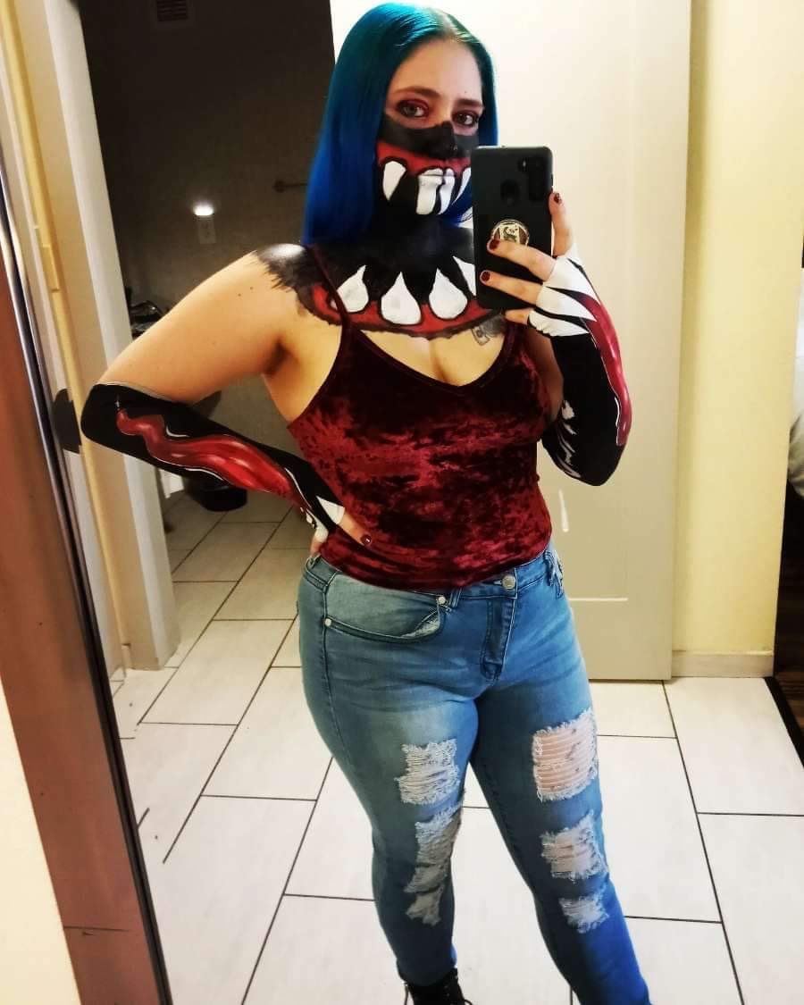 lochneasa23's tweet photo. Throwback to Extreme Rules 2021 when I was painted up for @FinnBalor match against @WWERomanReigns
#FinnBalor #wwe #demonpaint #facepaint #demonking #MITB #finnart @FinnBalor https://t.co/4yJ4VjUlIX