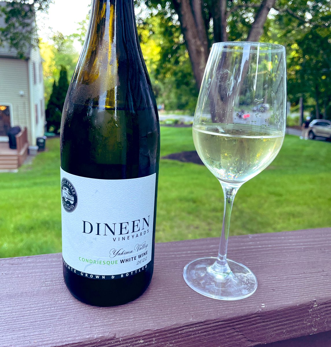 The Dineen Vineyards Condriesque, a white Rhône blend, is nice choice for a summer weekend. Cheers! #wiyf #winelovers #wawine