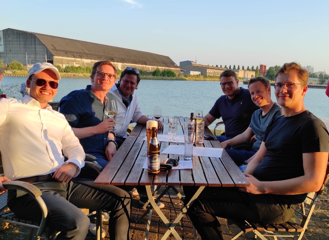 Impression vom 2. #Muenster aner #Boersenstammtisch mit <a href="/DirkMei1987/">Dirk87</a> und &amp; Nebenwerte Legende <a href="/HVBesuch/">HV-Besuch</a>

Schön wars 👍 

Themen diesmal u.a.<a href="/aktien_guide/">aktien.guide</a> , Familienunternehmen, Neuer Markt, Herr Krass &amp; Herr Elgeti

Am 28.7. geht es am #Hafen weiter...  #fintwit #aktien #boerse