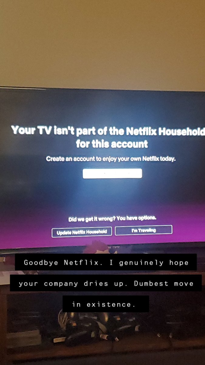 Dogglefoxkvk's tweet photo. @netflix you're gonna go bankrupt for this fr. That last Blockbuster will outlive yall. https://t.co/4SsPMEaHH7