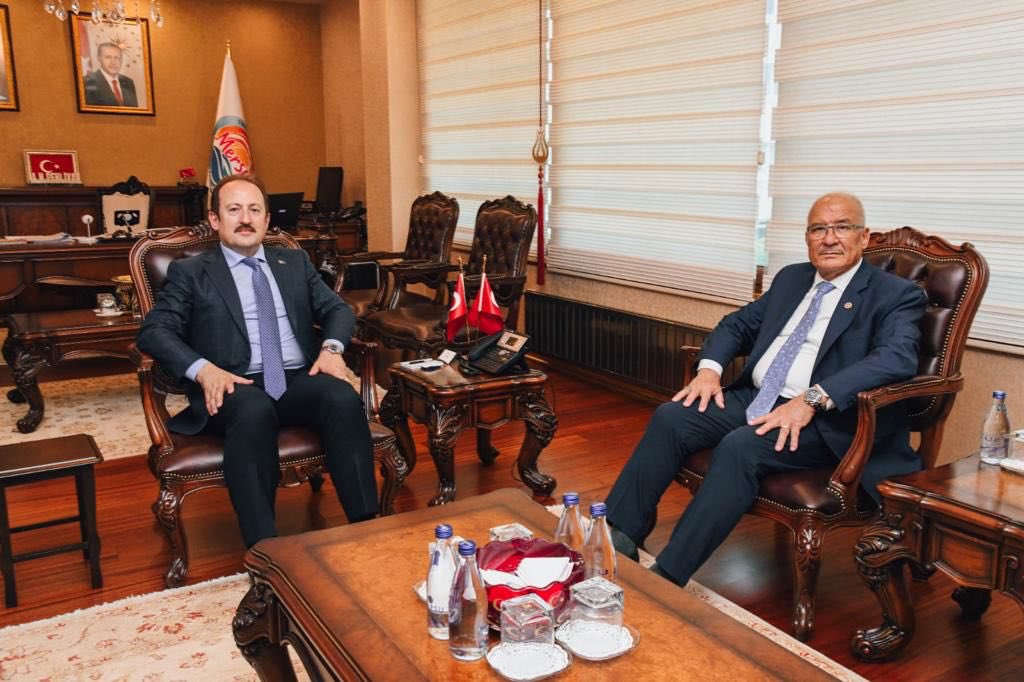 MersinValiligi's tweet photo. 28. Dönem İyi Parti Mersin Milletvekili Burhanettin Kocamaz, Vali Ali Hamza Pehlivan’ı ziyaret etti https://t.co/ruSc2wuBWD https://t.co/ZSl8e7pYmC