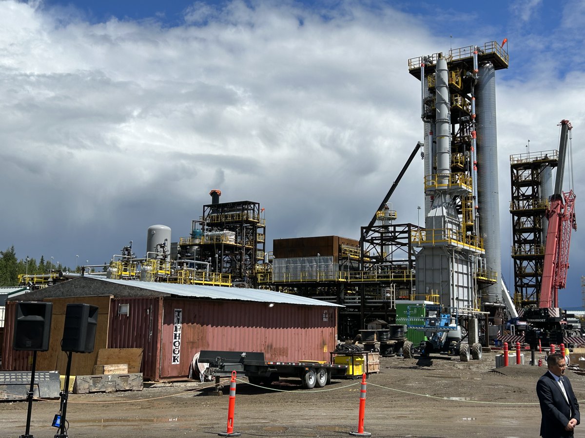 Premier Ebby was in Prince George today to officially open the first stand-alone renewable diesel plant, not only in B.C., but all of Canada. ow.ly/vMkX50OQU6q 
#alternatefuels #renewablediseal #lowcarbon #PrinceGeorgeBC