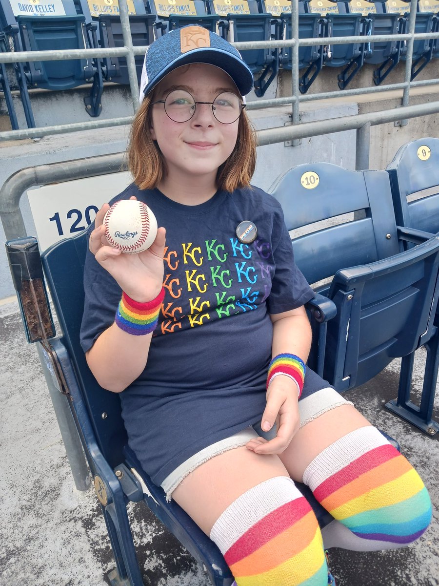 Got a #Royals ball from batting practice! This kid is off to a great birthday weekend filled with Royals games!
#togetherroyal
@RoyalsAssist @Royals