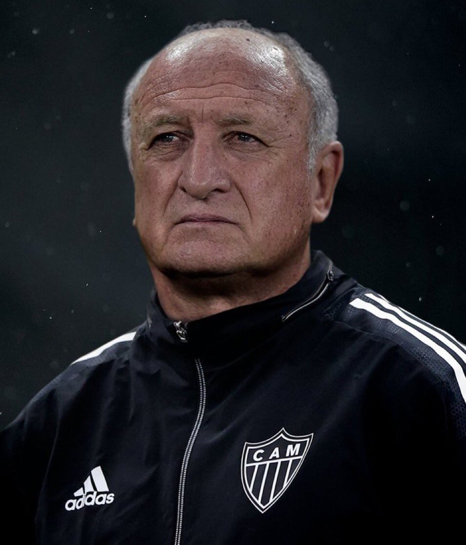 DeReboteok's tweet photo. ⚪️⚫️ Luiz Felipe Scolari será el reemplazante de Eduardo Coudet como DT de Atlético Mineiro. Firmó contrato hasta diciembre de 2024.

✍️🇧🇷 Había anunciado su retiro como técnico el año pasado.

👉 Ya había dirigido a Hulk en el Mundial 2014 para la selección brasileña. https://t.co/VbGJkEbBKi
