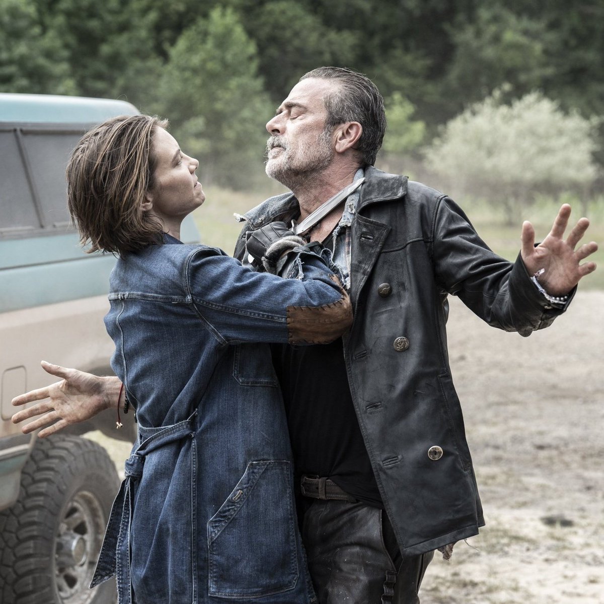 🗽 Follow Trick • Cidade dos Mortos 

• Siga todos que derem Retweet e Fav 
• Comente seu personagem favorito de TWD