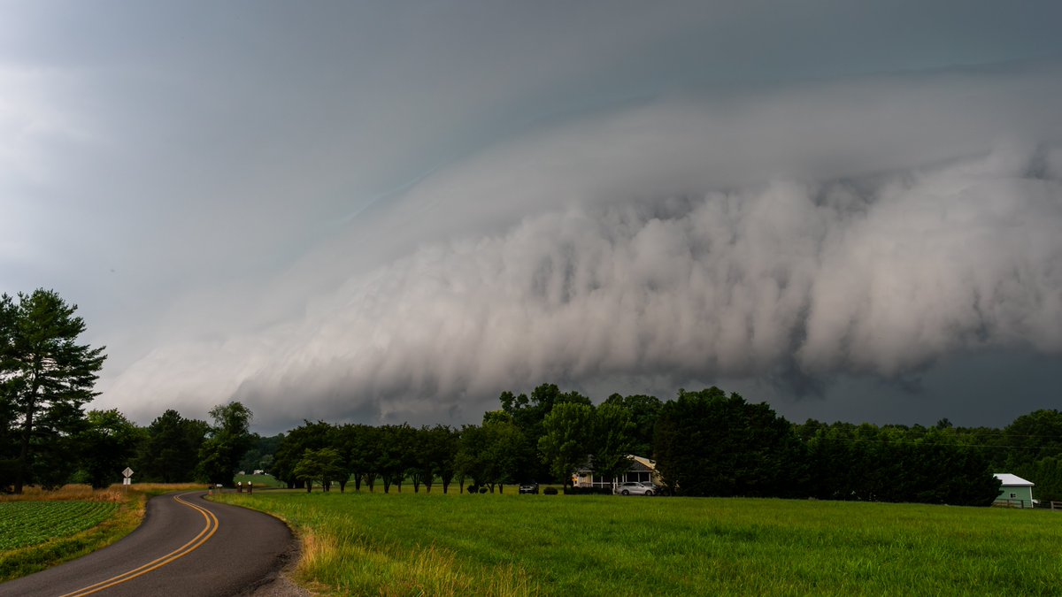 Central VA storms were doing some things today.

📍Amelia, VA at 3:58 PM

#vawx #wxtwitter #StormHour