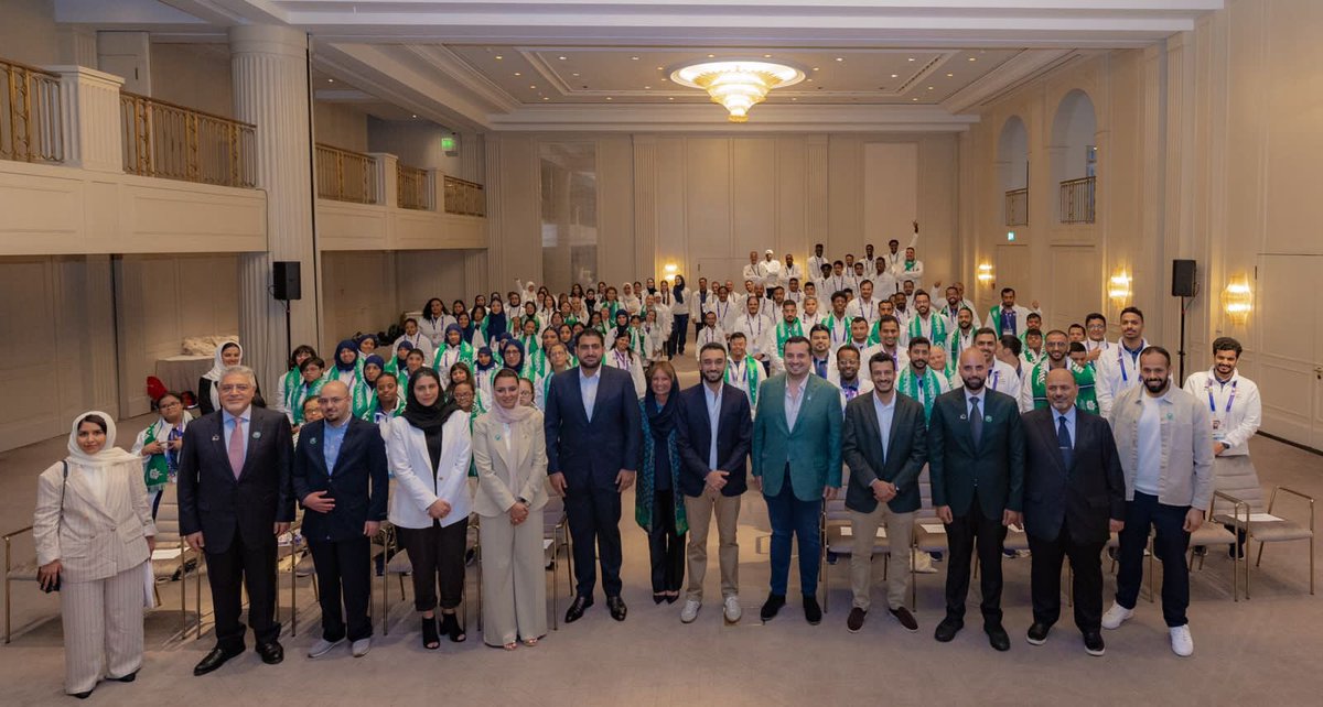 AbdulazizTF's tweet photo. سعدت اليوم بلقاء أبطال @saudiarabiaso قبل بداية دورة الألعاب العالمية الصيفية الـ16 للأولمبياد الخاص..
ثقتنا بكم كبيرة 🇸🇦💚  
وفالكم الذهب يا أبطال🥇 https://t.co/nm72uUxrGs