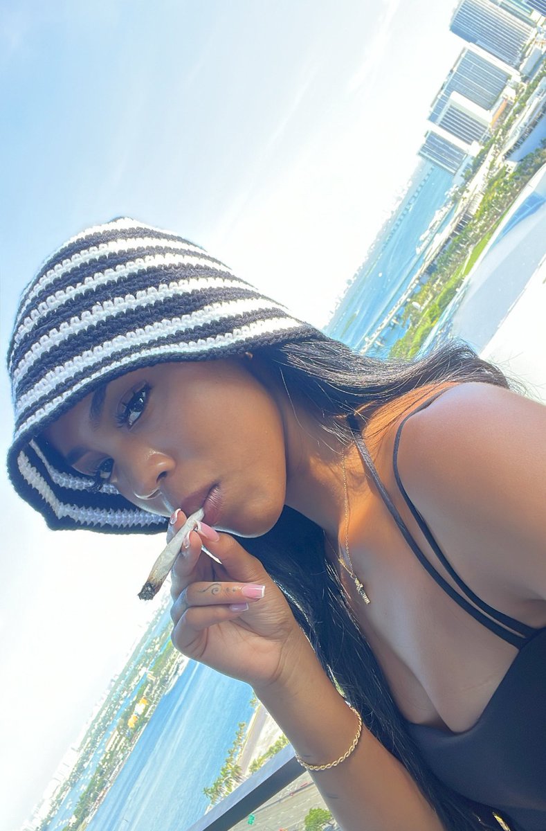 jordynnjanai's tweet photo. Yams for da weekend https://t.co/F6OQJmA74x