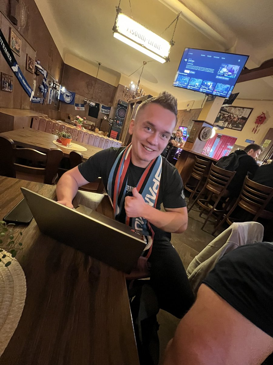 Dieser Mann kann einfach alles. Er lädt JETZT für euch das VoD des heutigen <a href="/EinSpandau/">Eintracht Spandau</a> Spieltages auf YouTube hoch. Aus dem Bock 😂