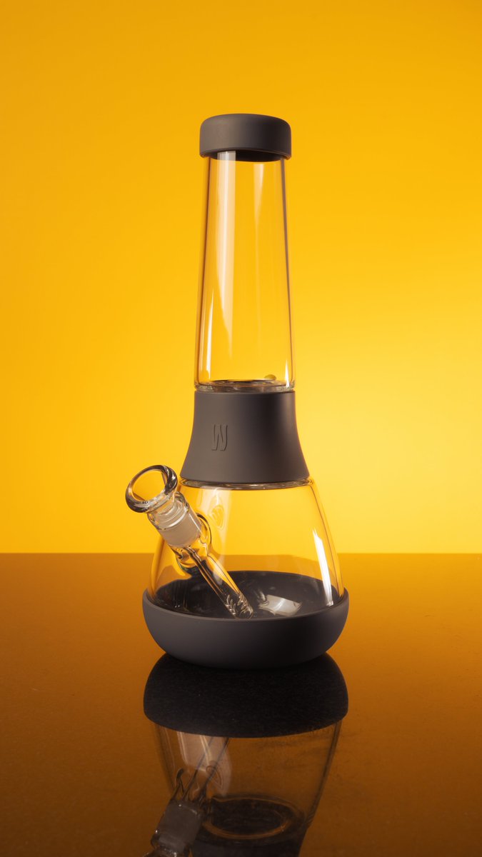 getweday's tweet photo. Isn't it mesmerizing #weeday #bong #cannabiscommunity https://t.co/lbfZJH1bw6