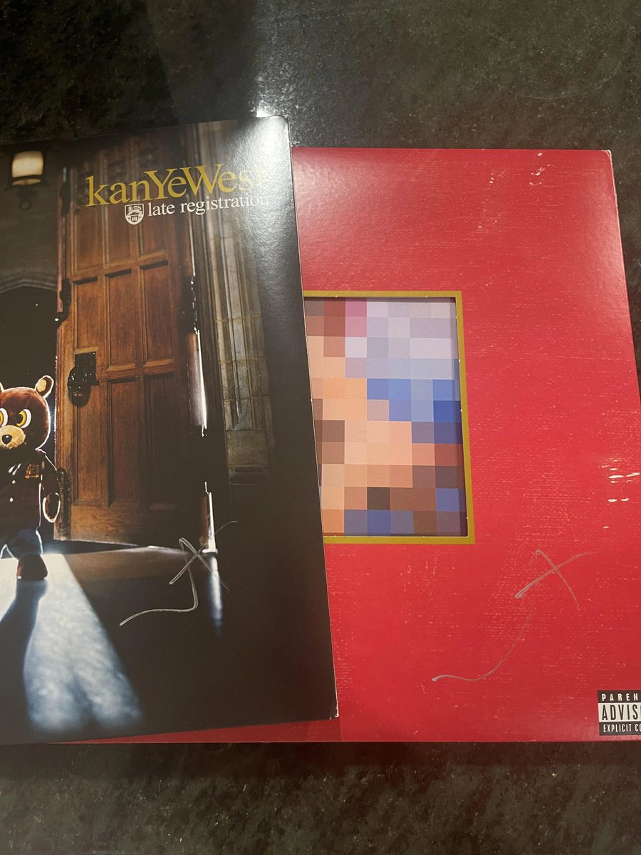 A fan met Ye yesterday and he signed his vinyl (@justinnsongg)