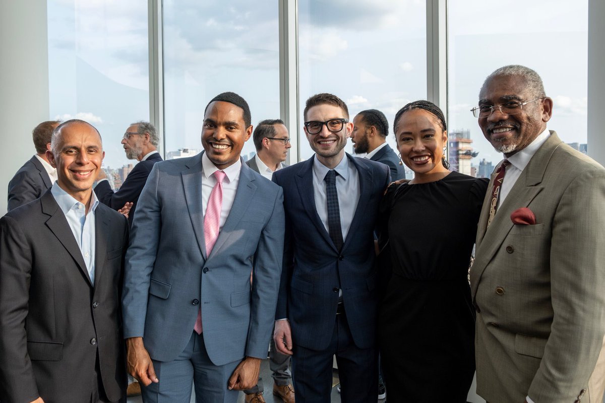 AlexanderSoros's tweet photo. Back for a New York minute to host members of the New York delegation and introduce my dear friend @RepJeffries on the way to taking back the majority in 2024!

📷: Beatrice Moritz https://t.co/FPAtkyifJm
