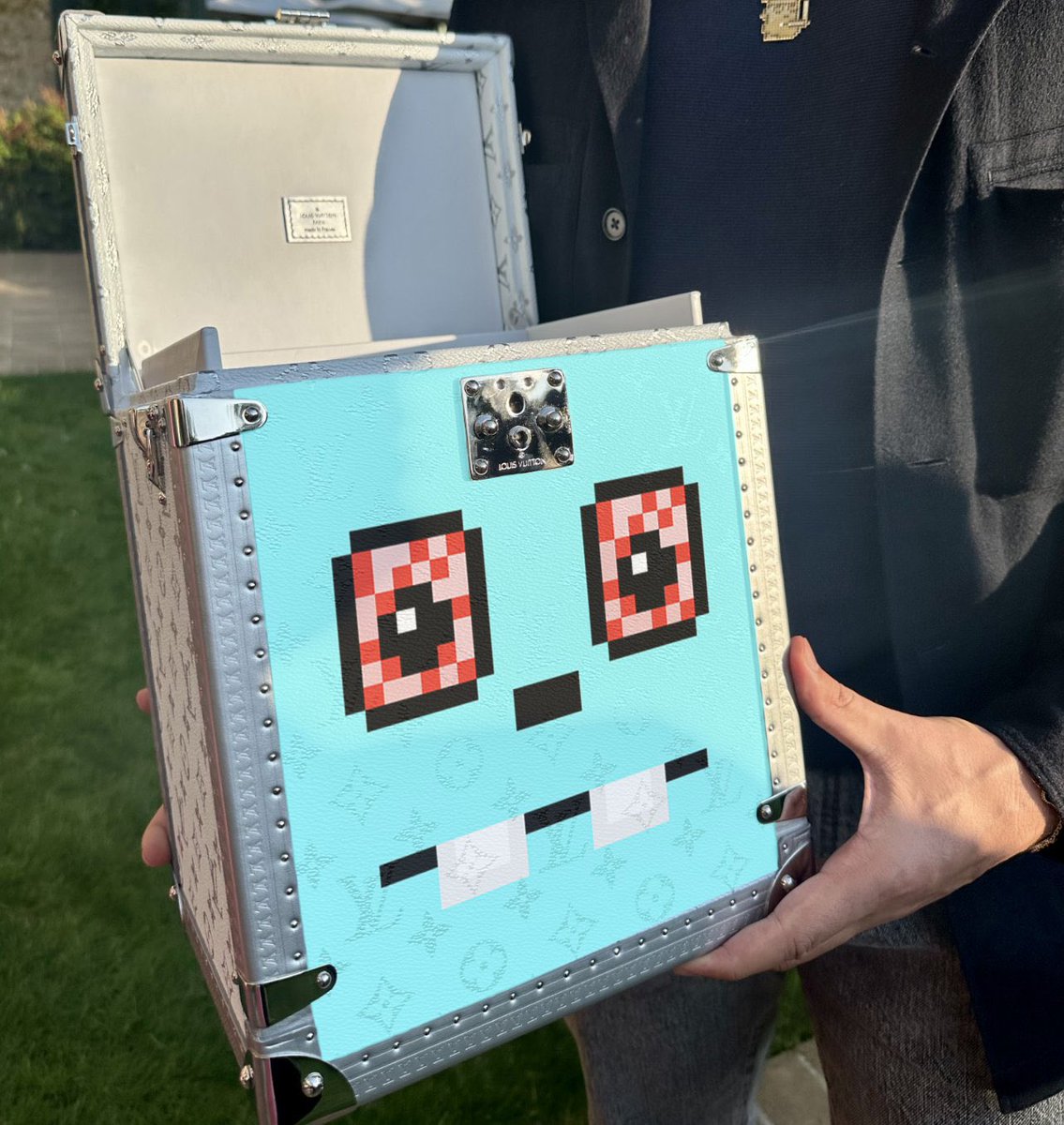 gm dank mfs 🚬👾

our next dank asf vybes HODLERS SNAPSHOT is tmrw at 4:20pm EST 📸

this snapshot is for hodlers of:
<a href="/Nakamigos/">Nakamigos</a>
<a href="/DANKSnft/">DANKS</a> 

🟩-‘

art will drop a couple days after the snapshot