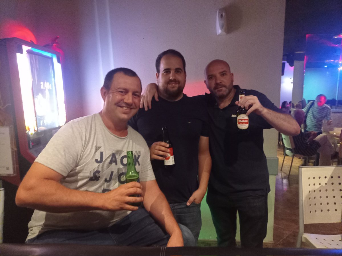 REsclapez's tweet photo. Con los cracks @pirri_elche @galligol9 https://t.co/HunwqJzLGo
