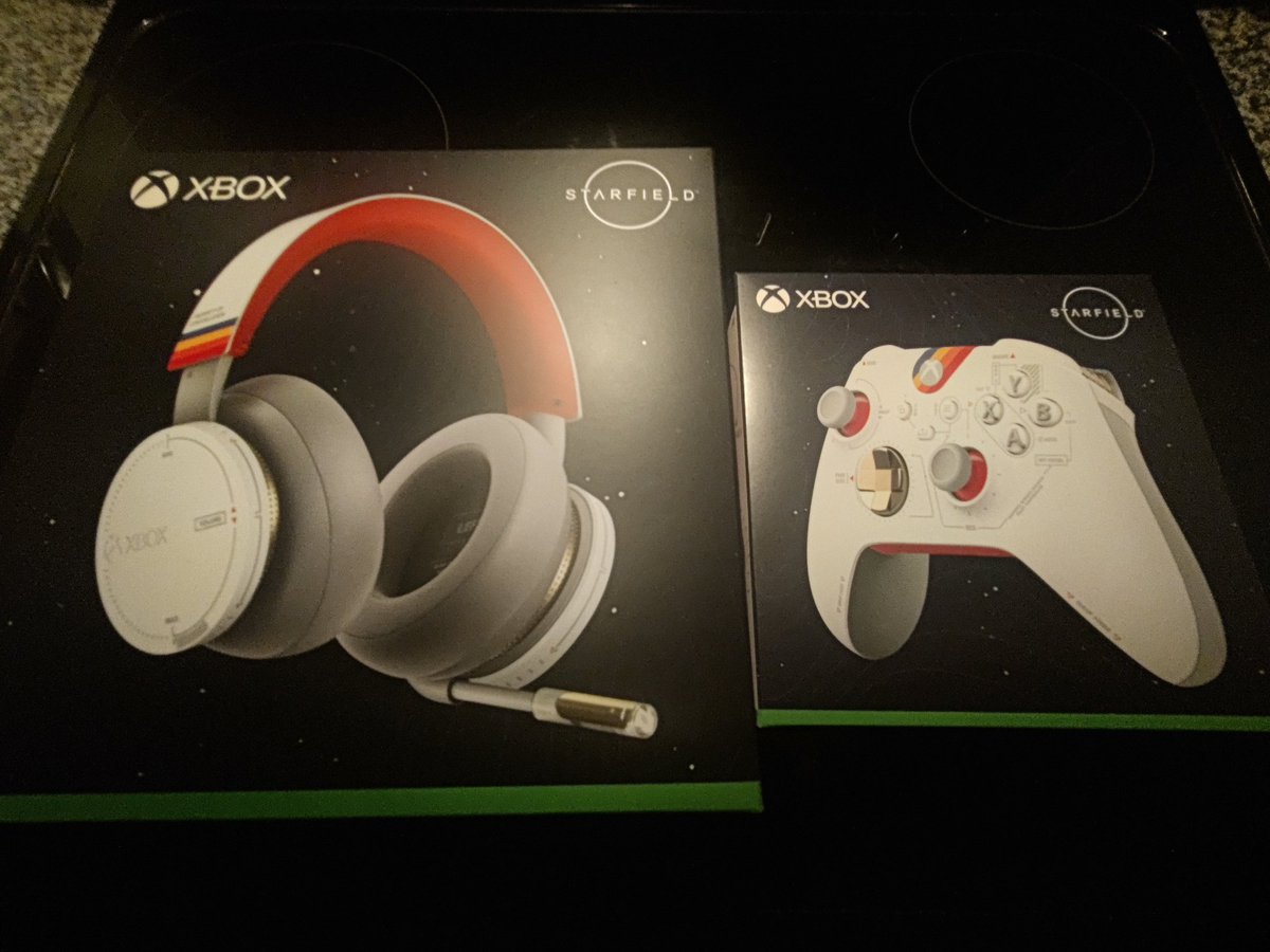 TimoTim19's tweet image. The newest additions came today! Both gorgeous. If the game plays as good as these look, we talking game of the generation! #Starfield