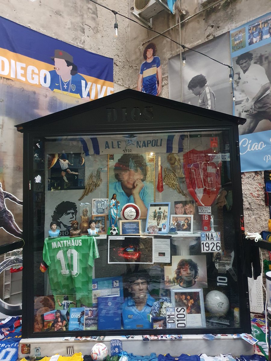 El que no conoce a D10S a cualquier santo le reza