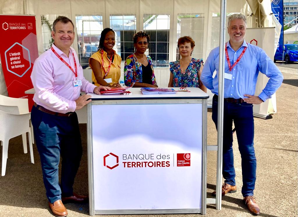 BdT_AntGuyane's tweet photo. Les équipes Martinique de la @BdT_AntGuyane au Salon Valora à @fdfville pour presenter les actions et les offres de la @BanqueDesTerr et de la @caissedesdepots au service de la #transformation écologique des territoires martiniquais https://t.co/pE134p7JW2