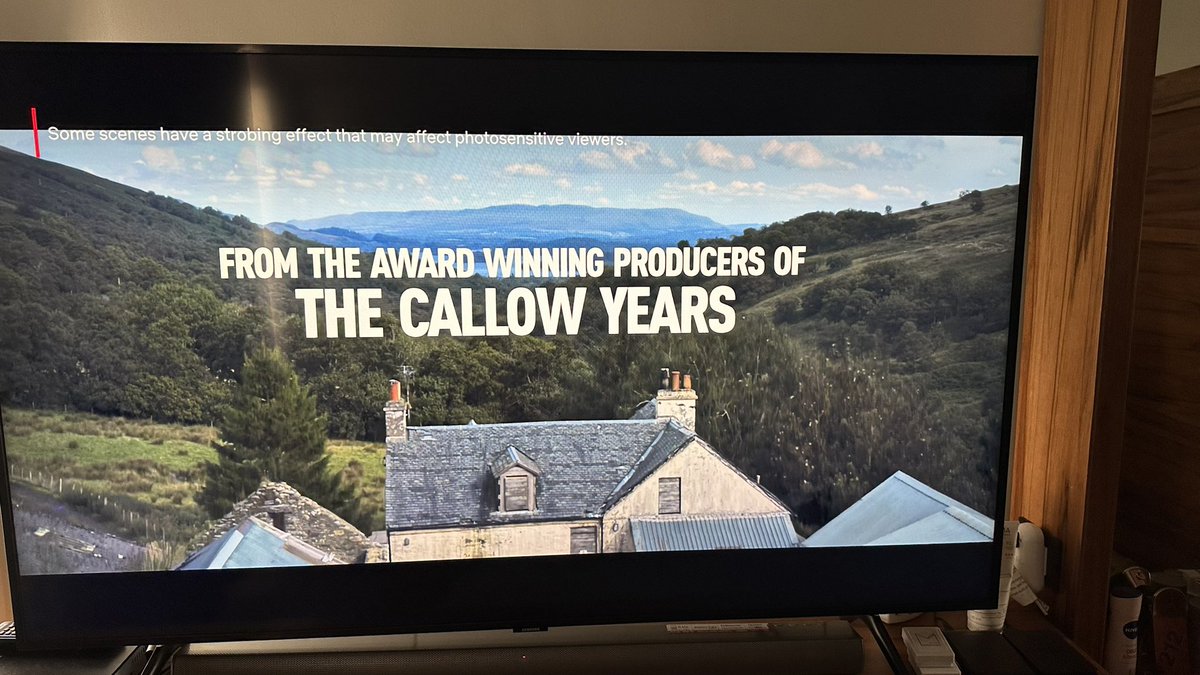 Al final de “Loch Henry”, cuando se presenta el trailer del documental en el que se convierte la historia del episodio, vemos que presumen que se trata de un documental de los productores ganadores de premios por “The Callow Years”. 😳🤯
#ISeeWhatYouDidThere #WellDone