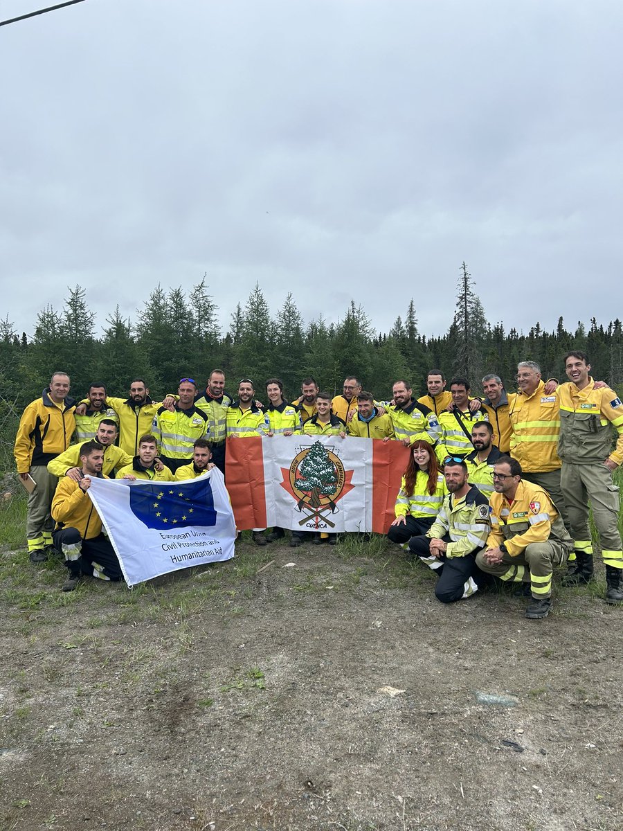 Do you think the @Plan_INFOCAM team looks excited about their first international deployment? 🇪🇸🇪🇺🇨🇦

#EUCivilProtection #CanadaWildfires