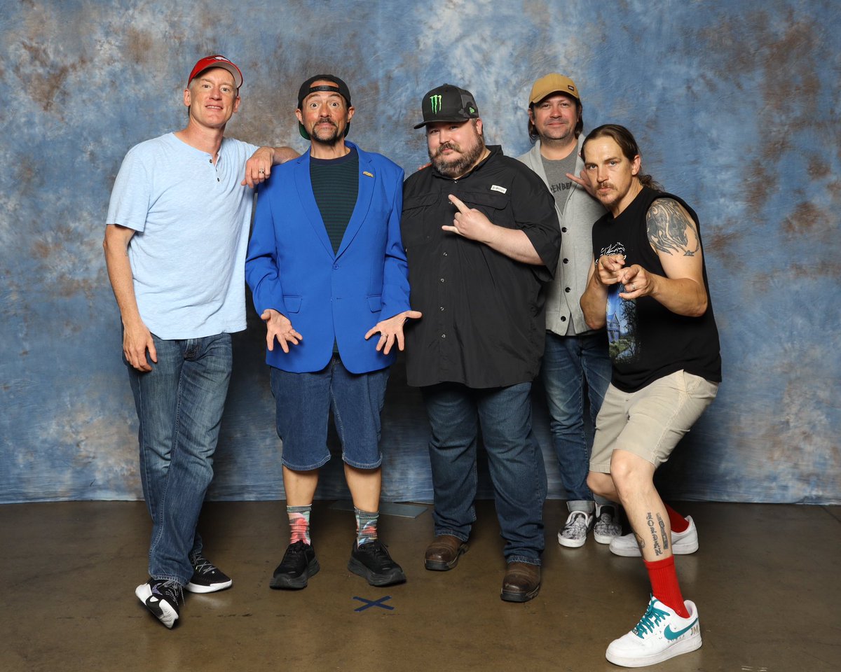 sg8sec's tweet image. I have to say when I walked up to @ThatKevinSmith at Dallas Fan Expo and he gave me a hug this guy is a genuinely great person and all the guys were great joking just like on screen thanks for a great memory Kevin and y’all